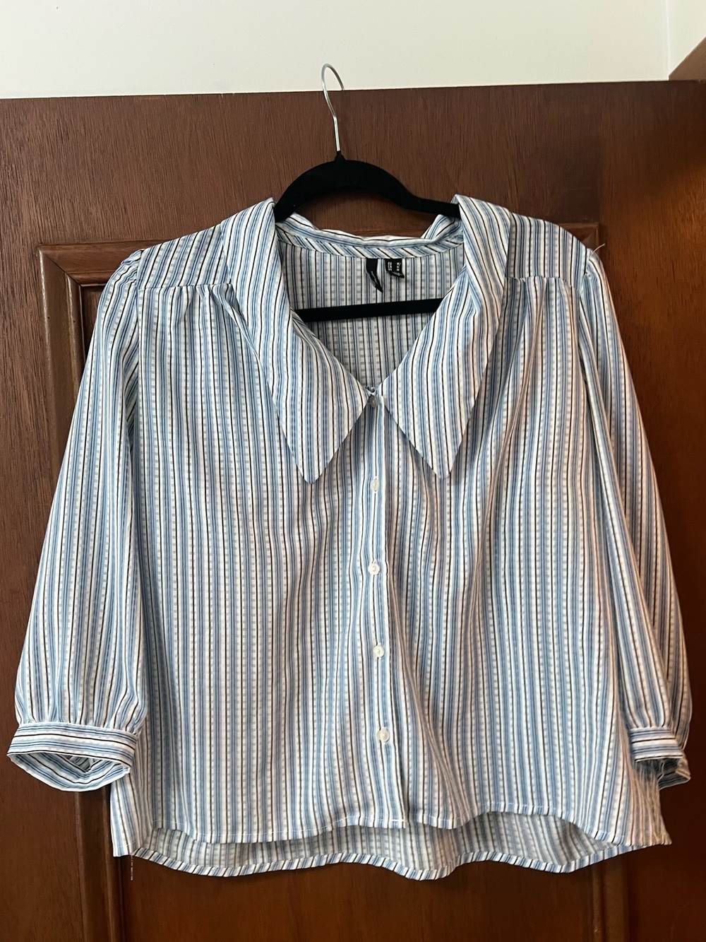 Gorgeous Vero Moda Blue and White Striped Button-Front Women’s Blouse